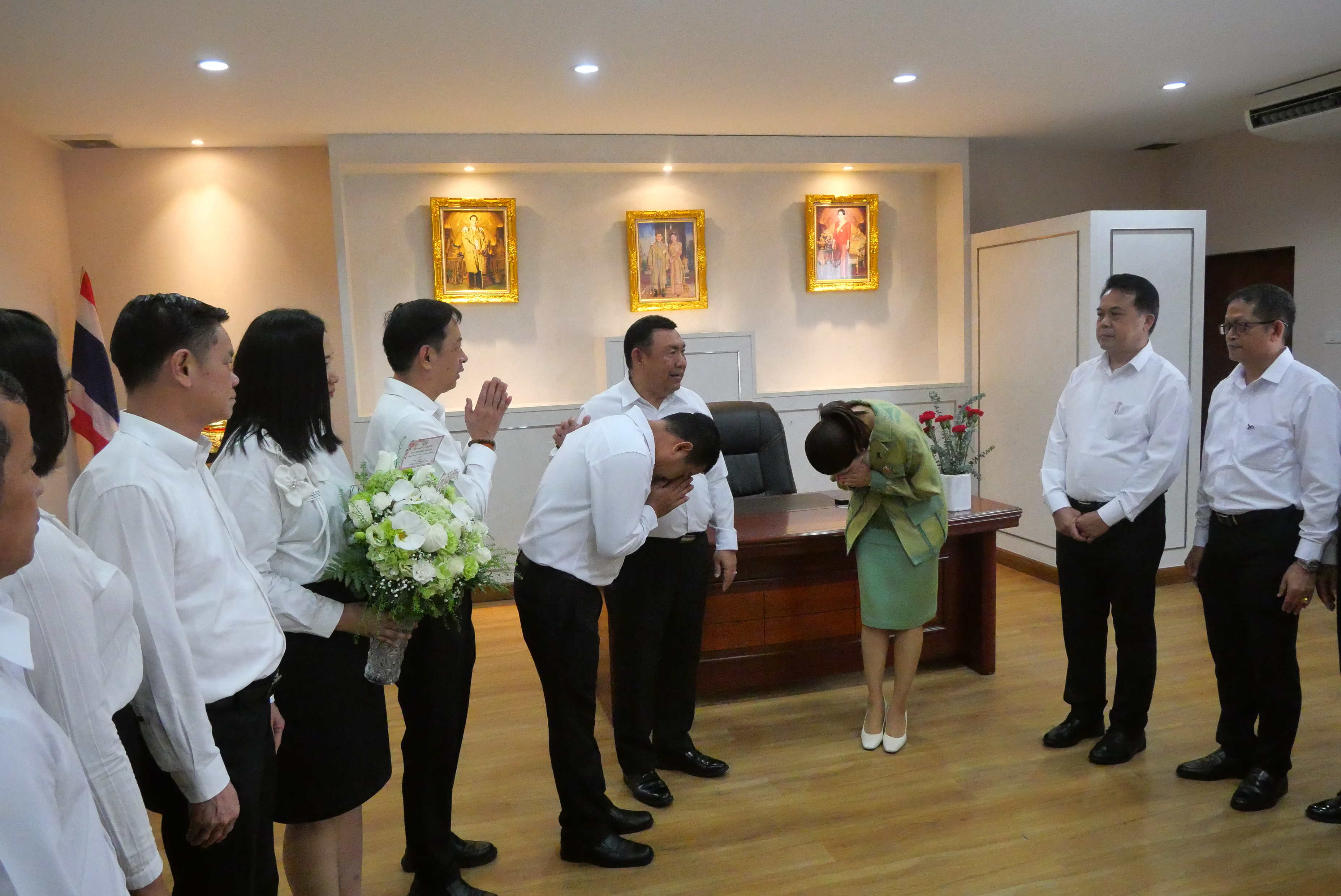 title - คณะผู้บริหาร ส.ป.ก. ร่วมแสดงความยินดีในโอกาสเข้ารับตำแหน่งของรัฐมนตรีว่าการกระทรวงเกษตรและสหกรณ์ และรัฐมนตรีช่วยว่าการกระทรวงเกษตรและสหกรณ์ 